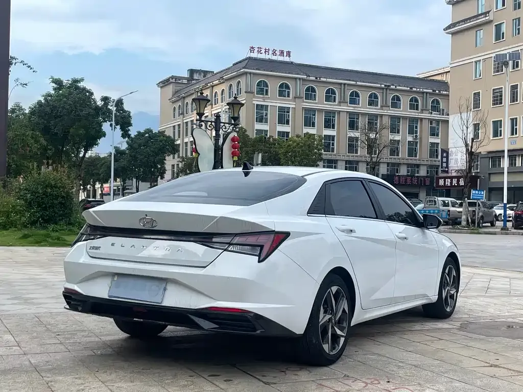 Hyundai Elantra — фото 4