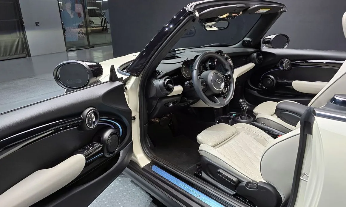 Mini Cooper Convertible 2023 из KR, фото 7