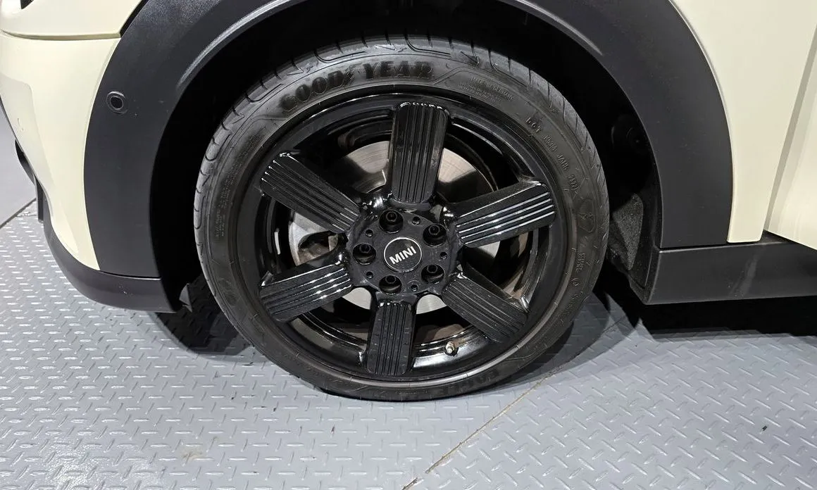 Mini Cooper Convertible 2023 из KR, фото 9
