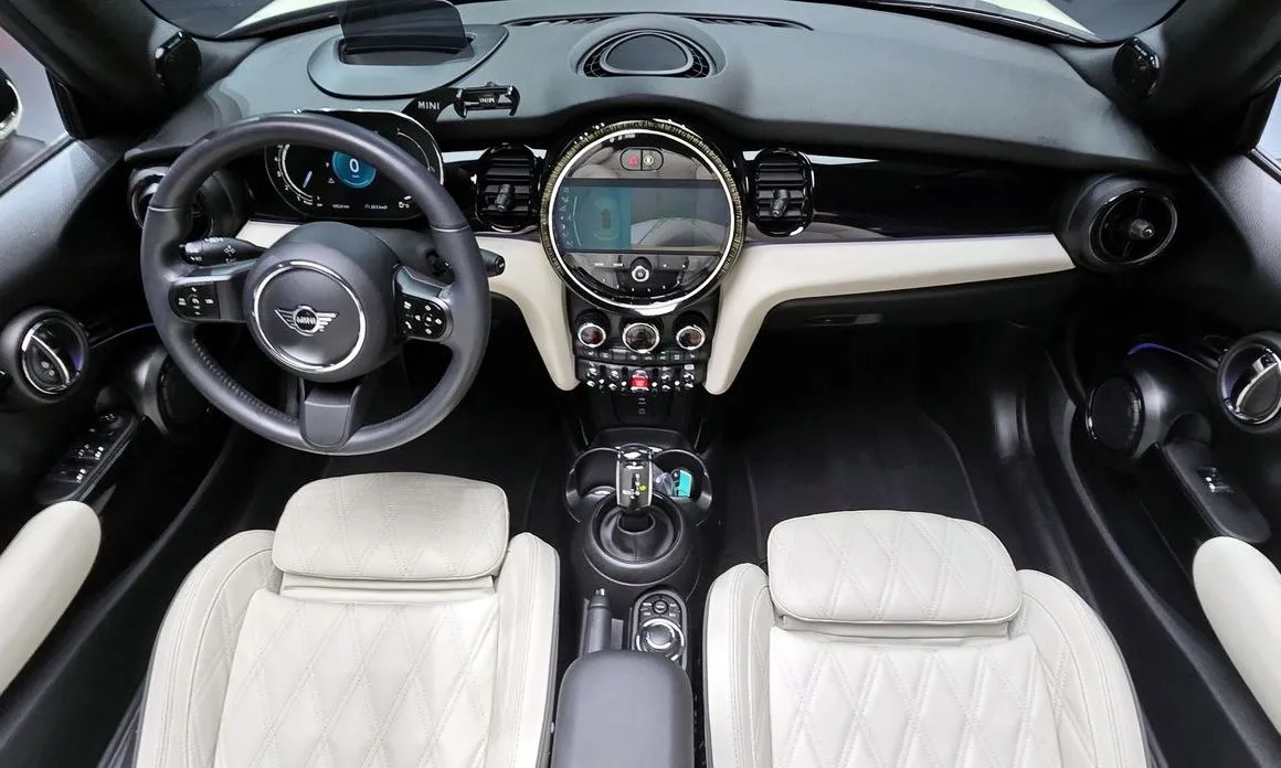 Mini Cooper Convertible 2023 из KR, фото 8