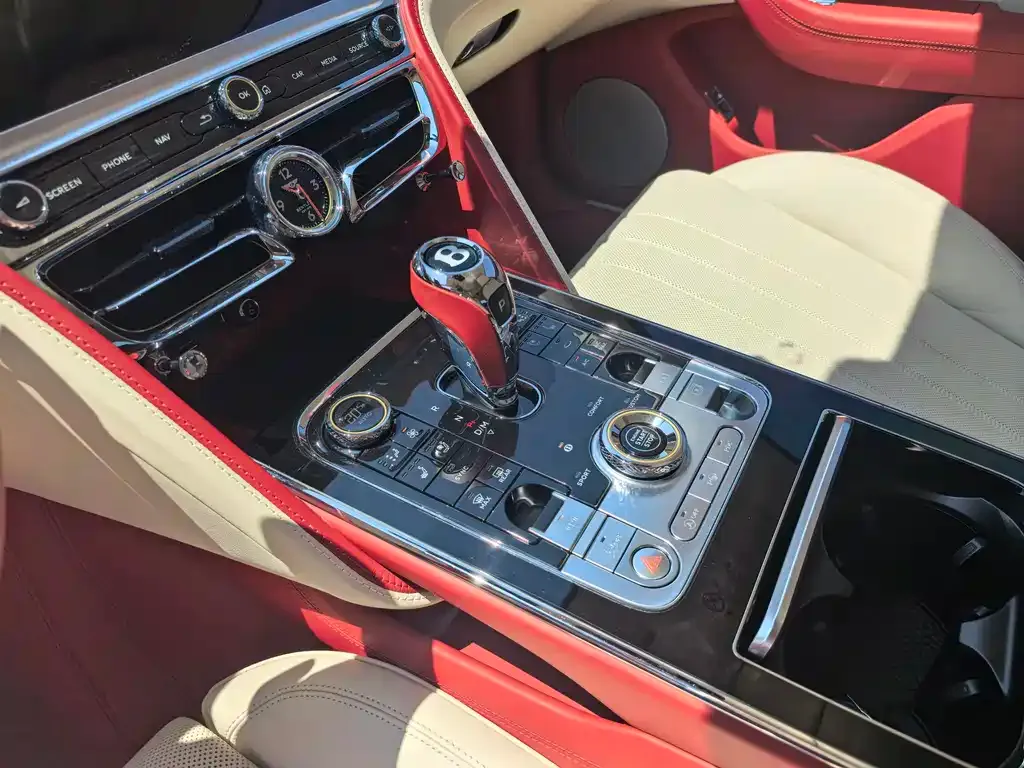 Bentley Flying Spur — фото 6