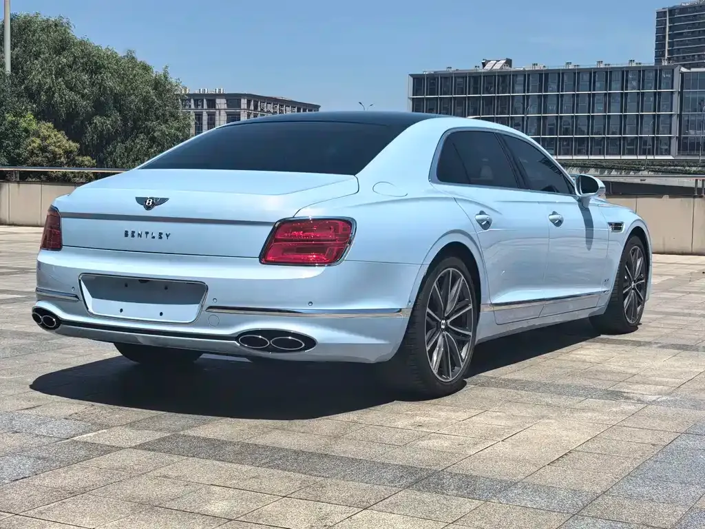 Bentley Flying Spur — фото 10