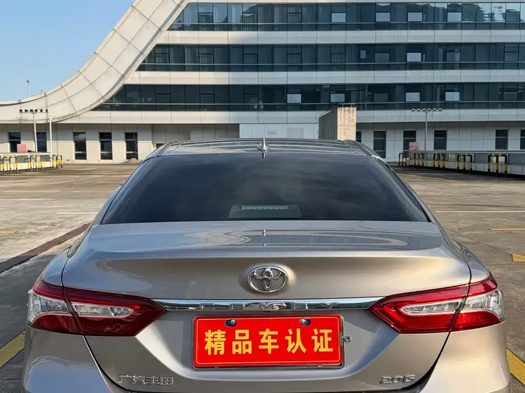 Toyota Camry — фото 5