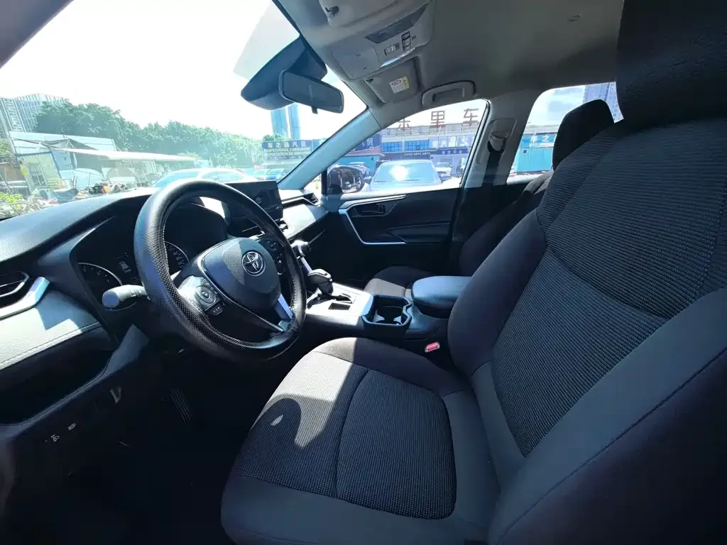 Toyota RAV4 2024 из CN, фото 2