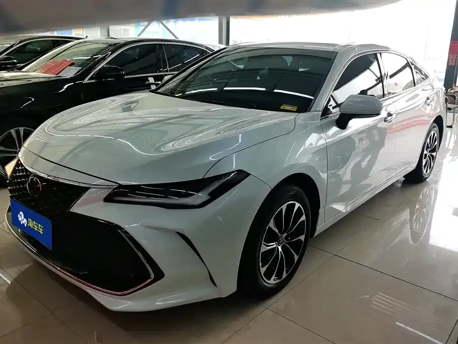 Toyota Avalon — фото 1