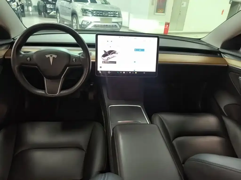Tesla Model 3 — фото 2