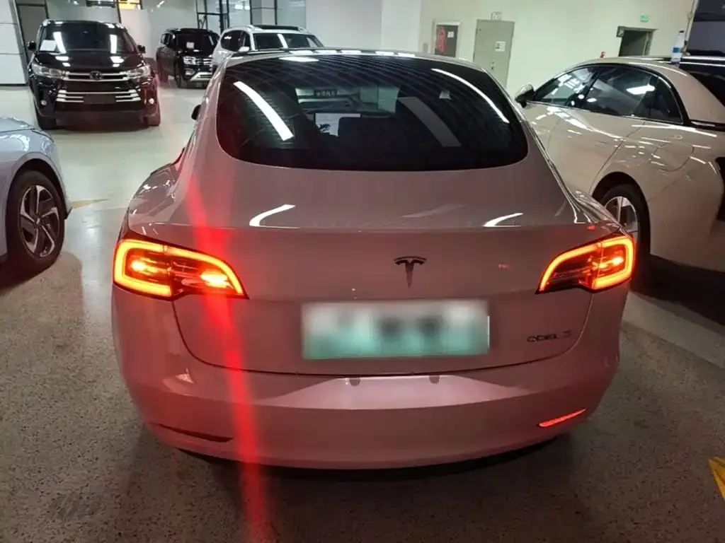 Tesla Model 3 — фото 6