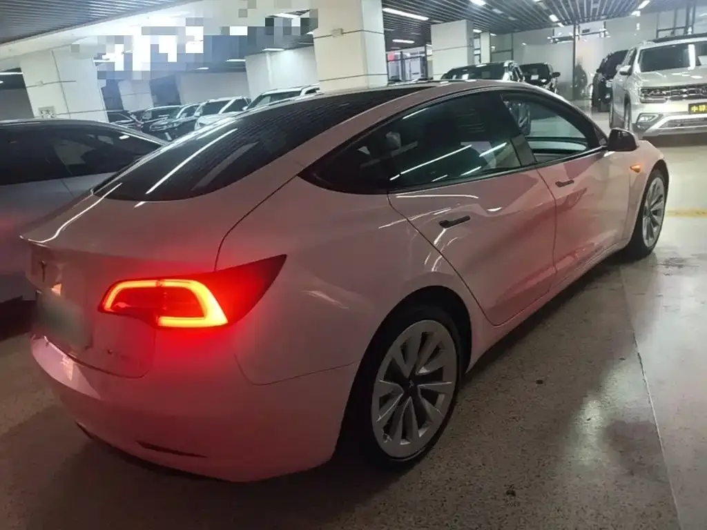 Tesla Model 3 — фото 7