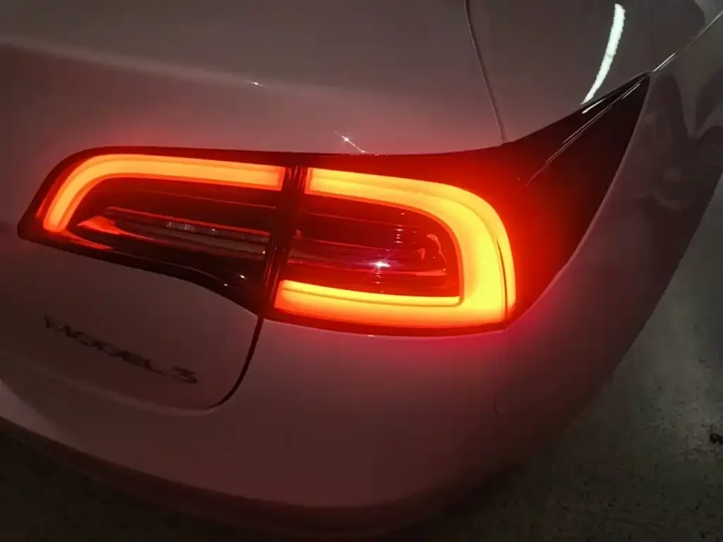 Tesla Model 3 — фото 4