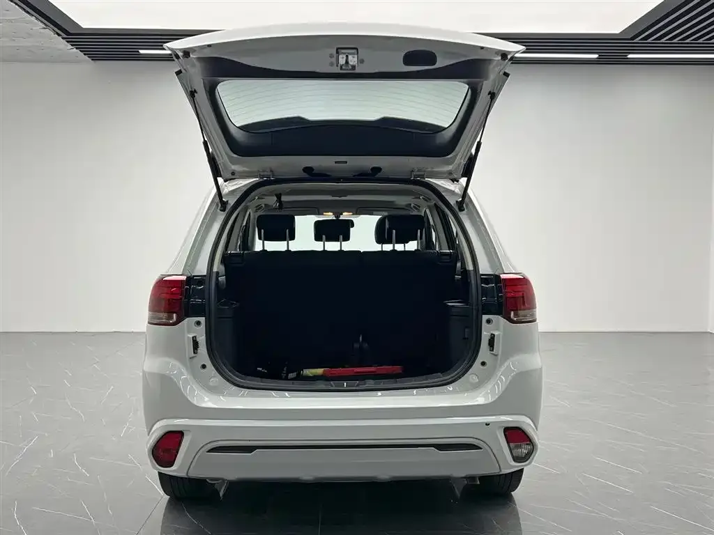 Mitsubishi Outlander 2021 из CN, фото 8