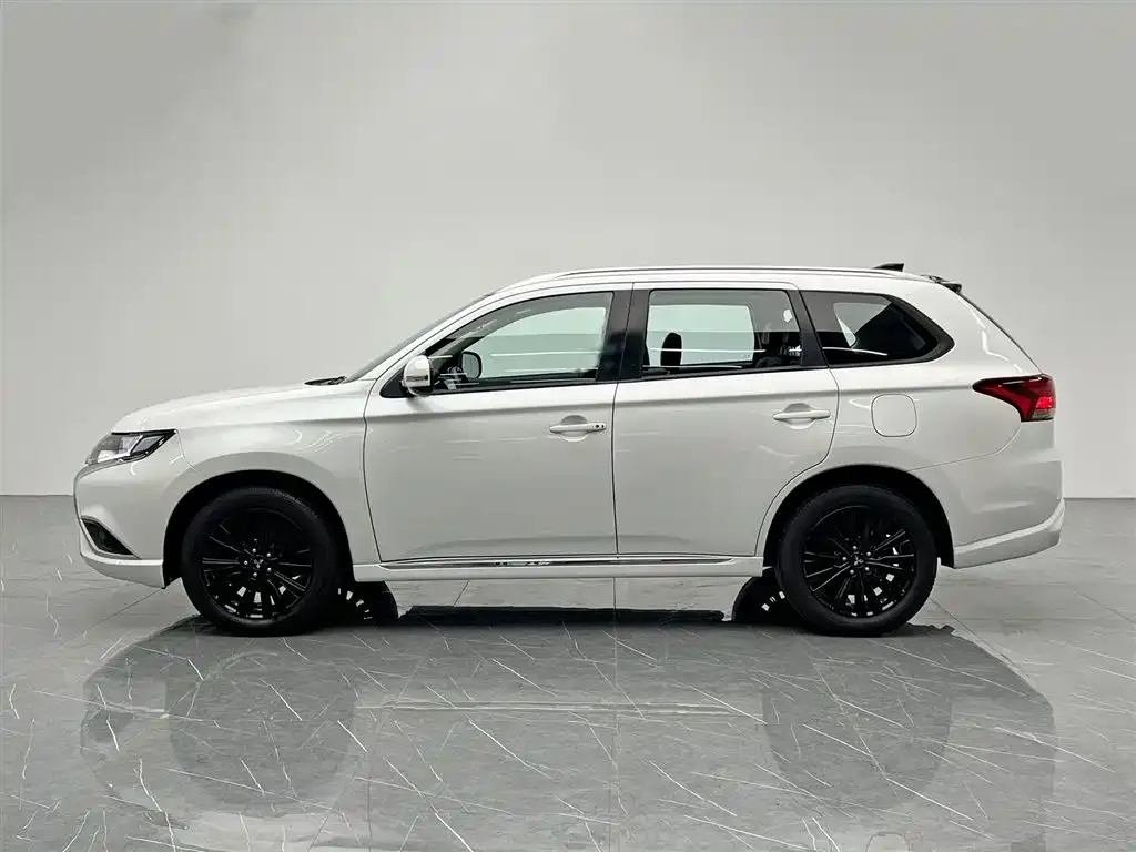 Mitsubishi Outlander 2021 из CN, фото 3