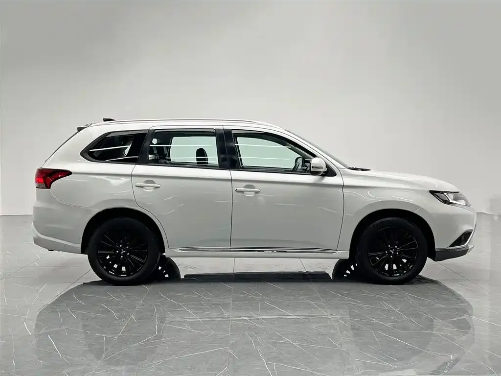 Mitsubishi Outlander 2021 из CN, фото 10
