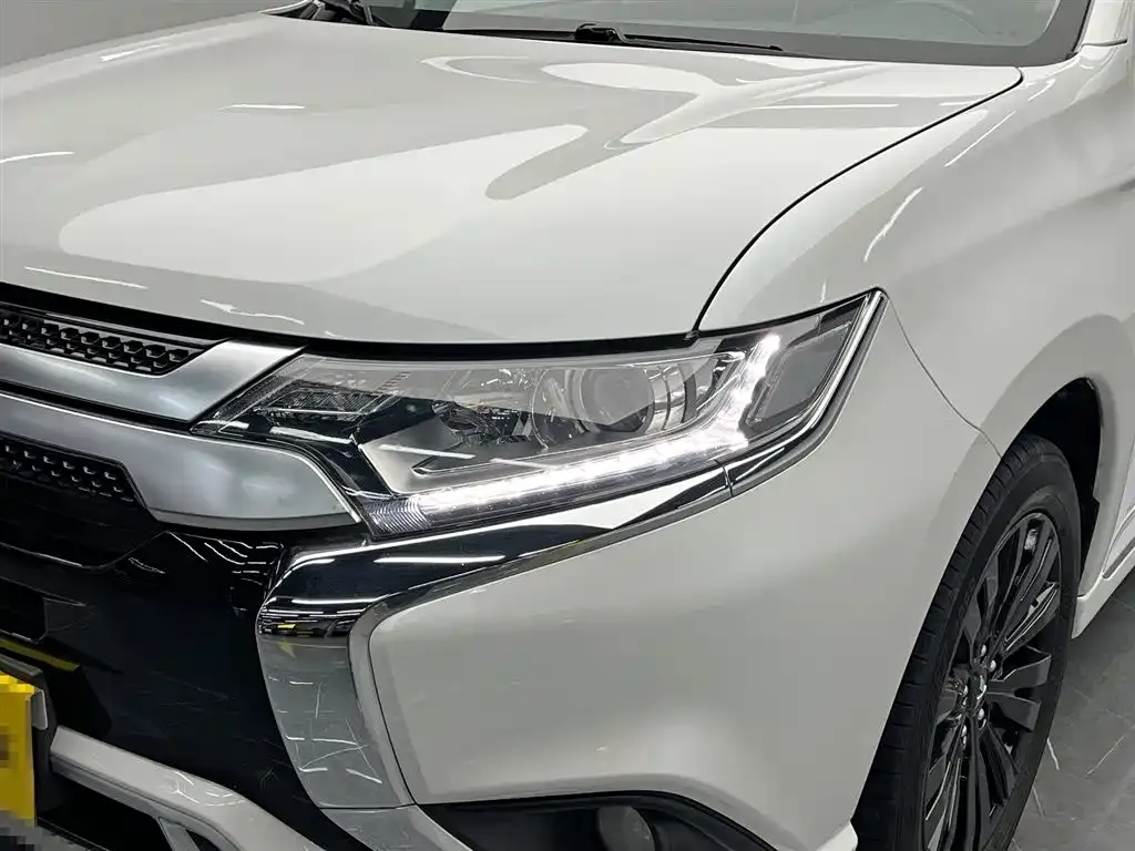 Mitsubishi Outlander 2021 из CN, фото 5
