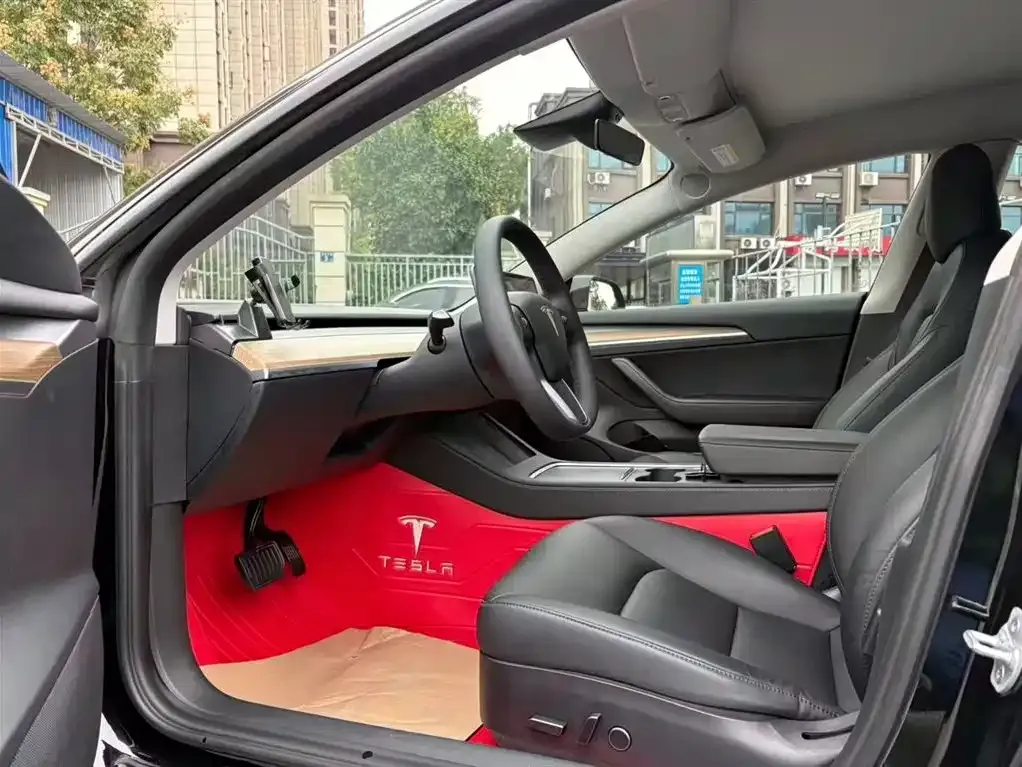 Tesla Model 3 — фото 4