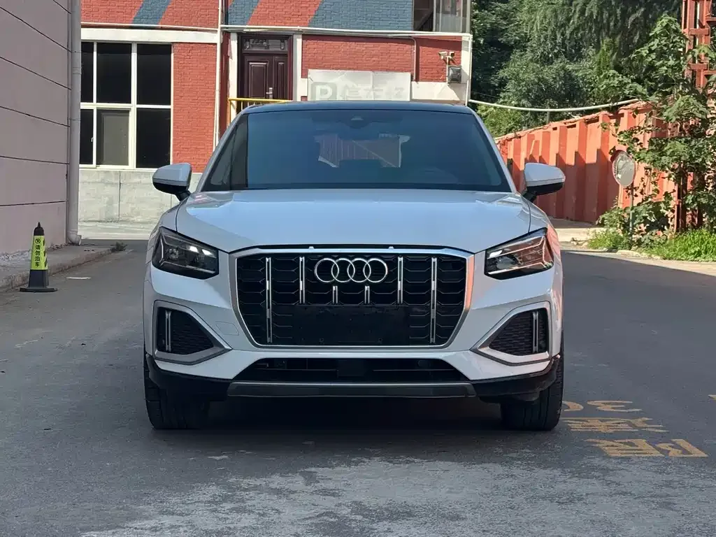 Audi Q2L — фото 6