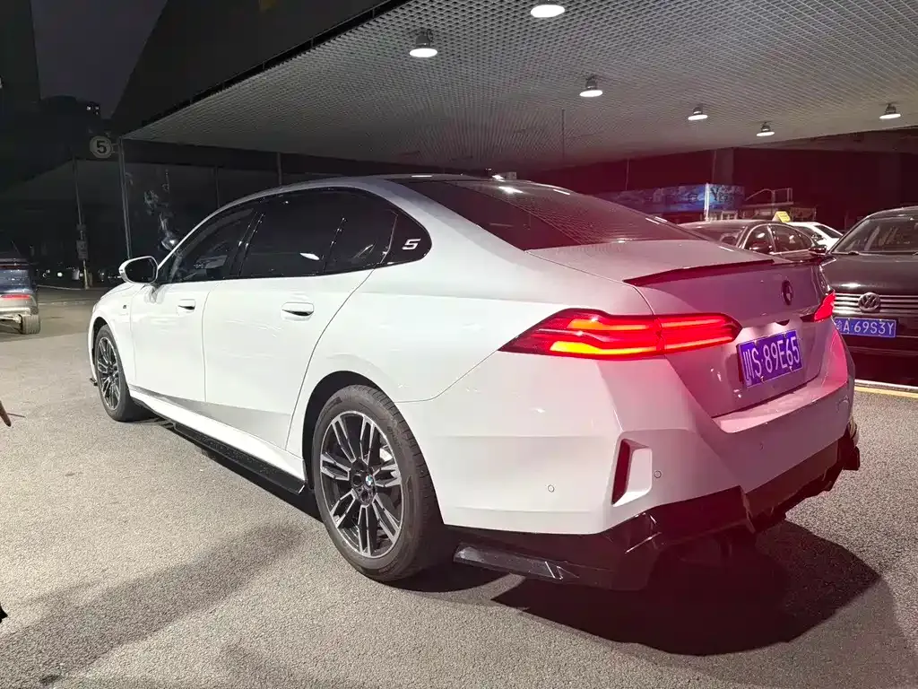 BMW 5 Series — фото 2