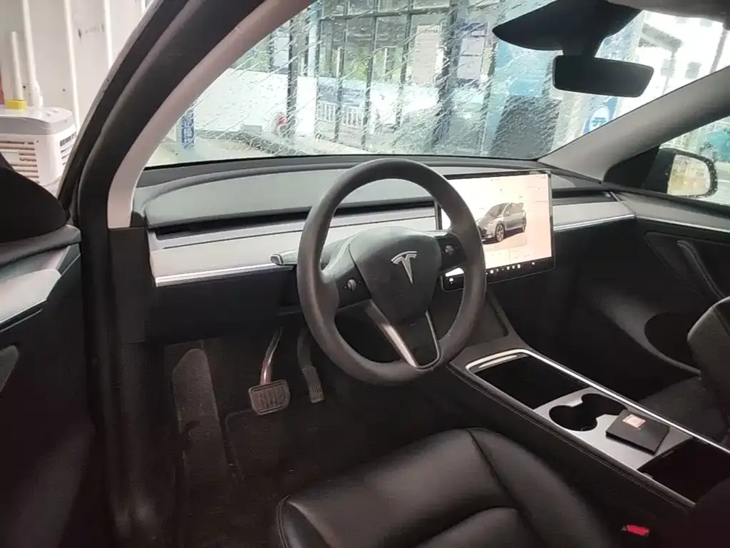 Tesla Model Y — фото 6