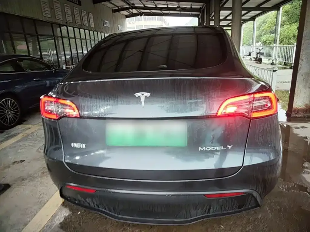 Tesla Model Y — фото 9