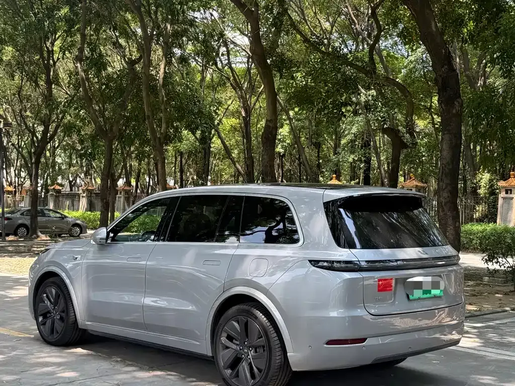 Li Auto L9 — фото 9