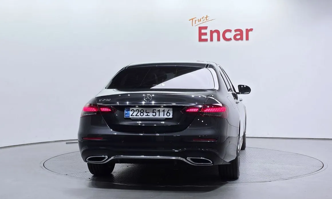 Mercedes-Benz E-Class 2023 из KR, фото 2