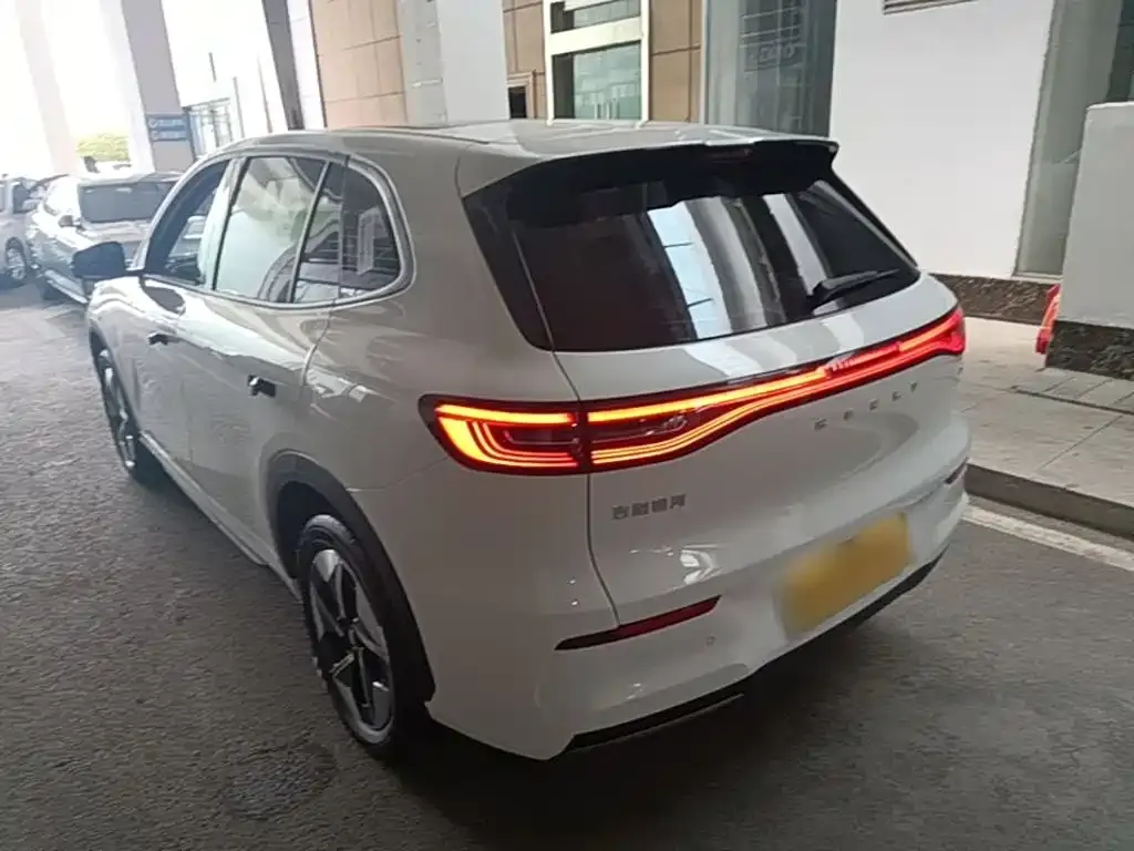 Geely Galaxy E5 — фото 10