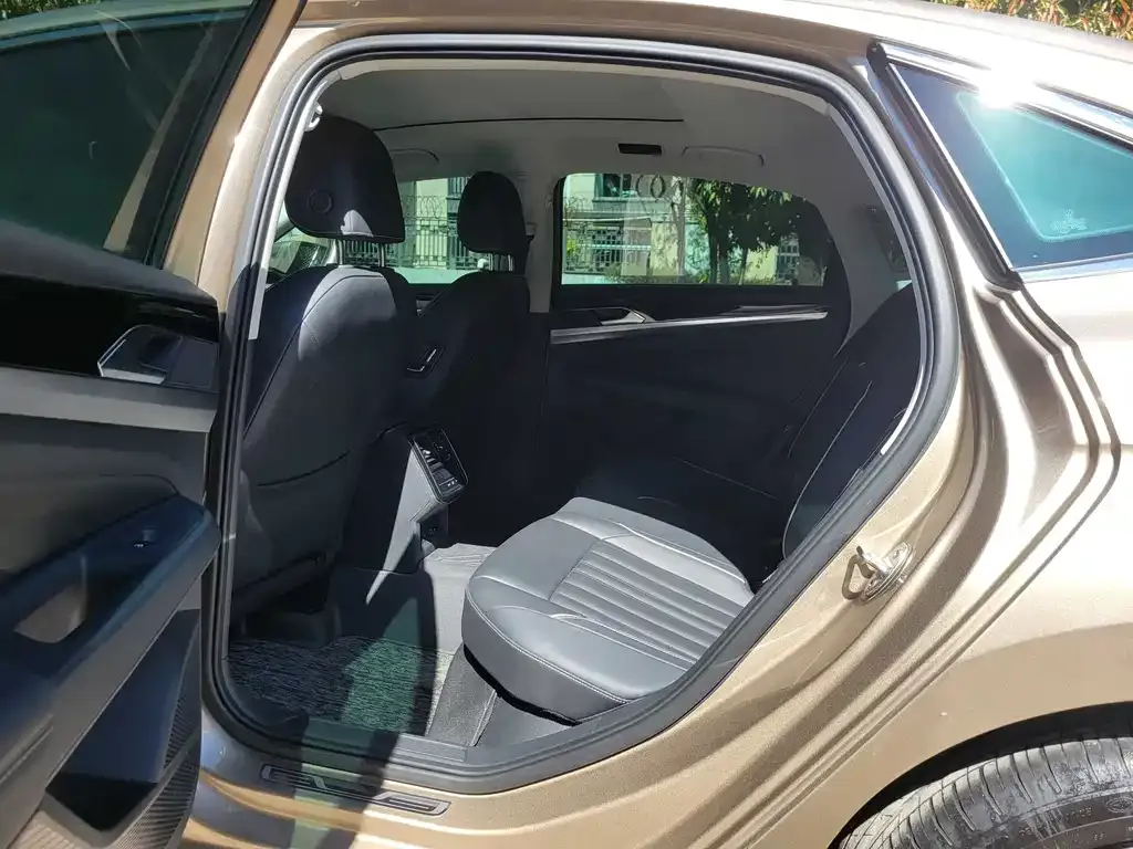 Volkswagen Passat — фото 5