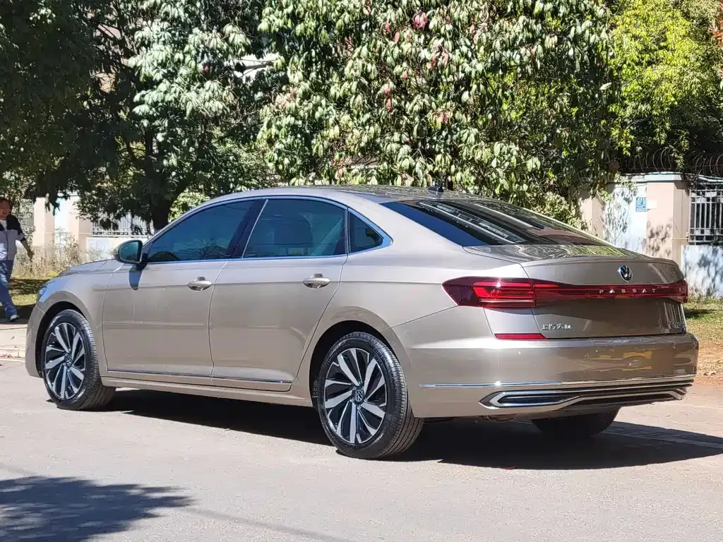 Volkswagen Passat — фото 9