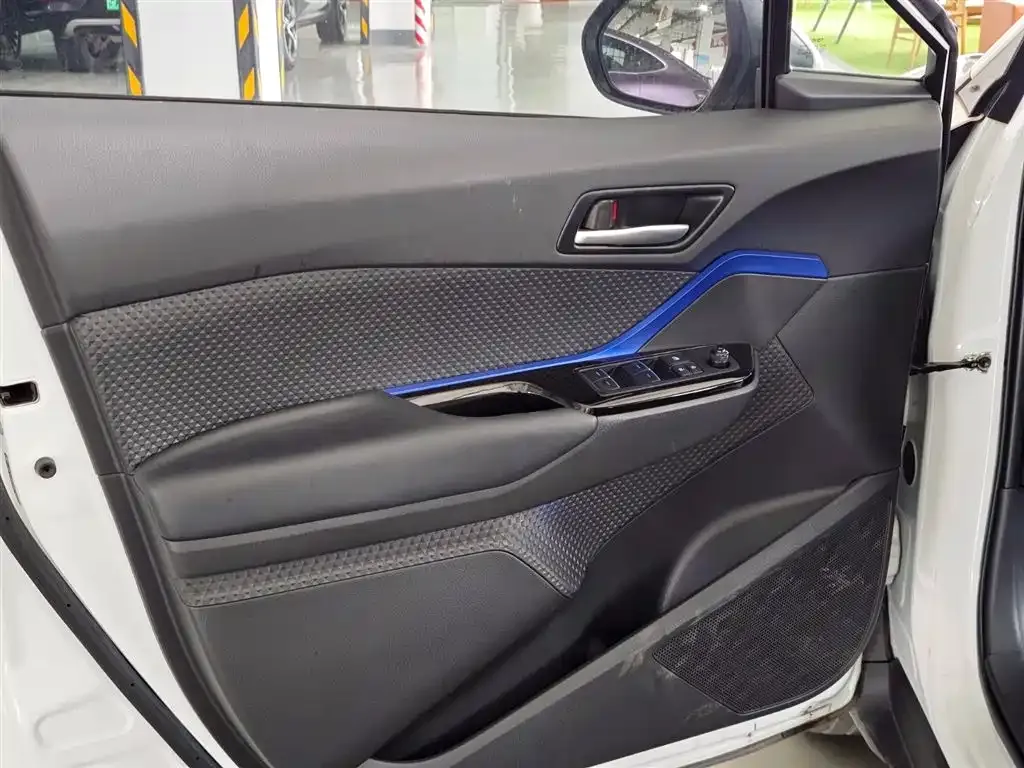 Toyota C-HR 2023 из CN, фото 5