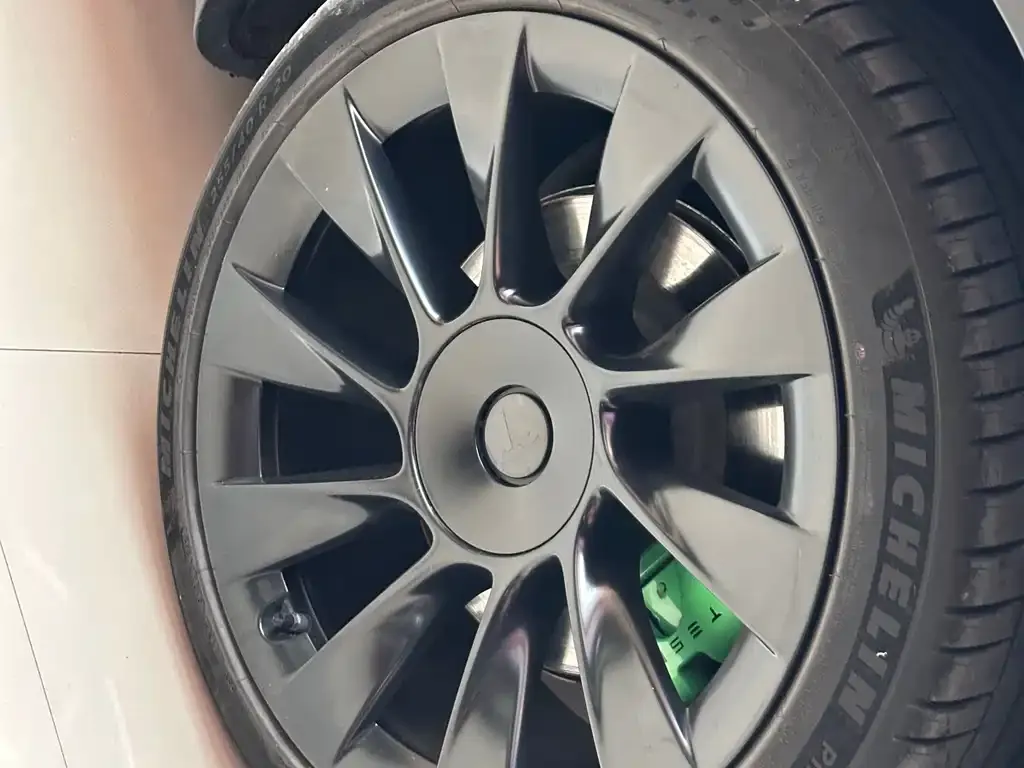Tesla Model Y — фото 10