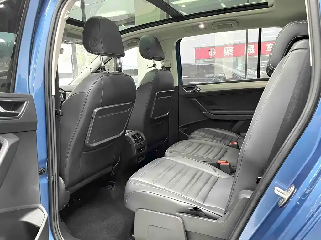 Volkswagen Touran 2022 из CN, фото 7
