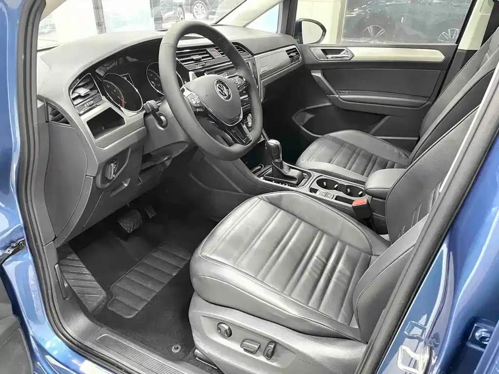 Volkswagen Touran 2022 из CN, фото 6