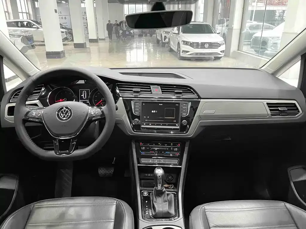 Volkswagen Touran 2022 из CN, фото 9