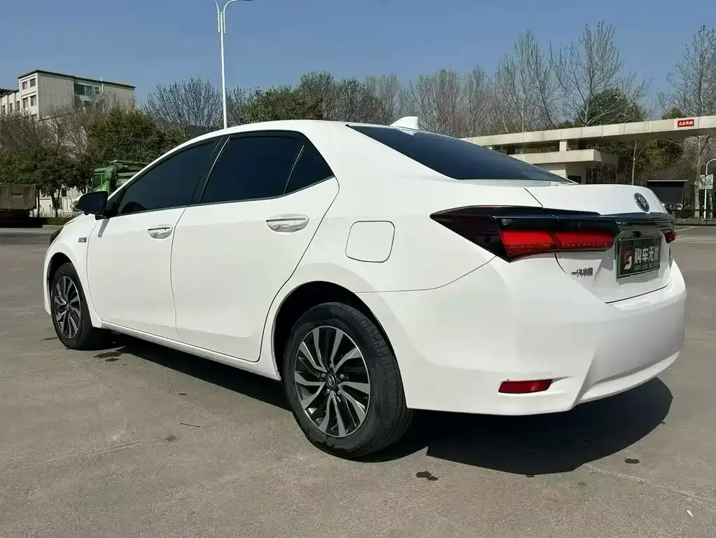 Toyota Corolla — фото 3