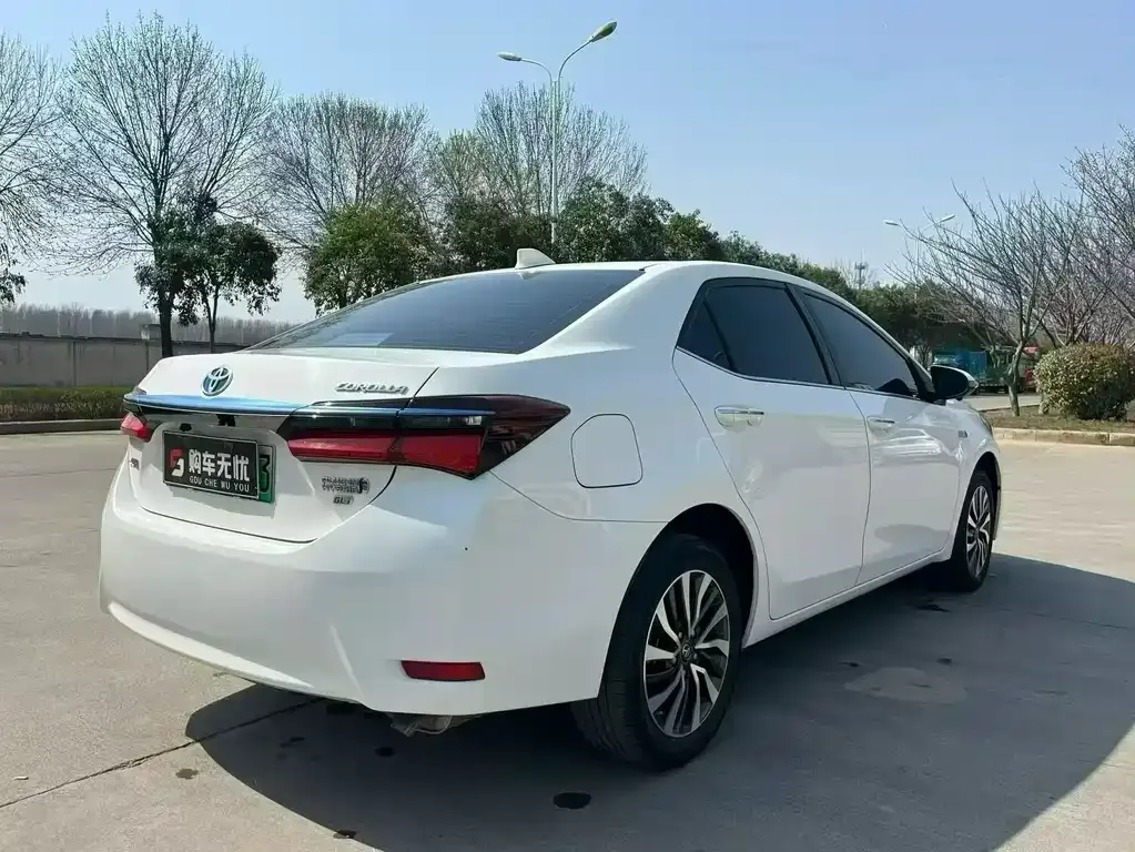 Toyota Corolla — фото 5