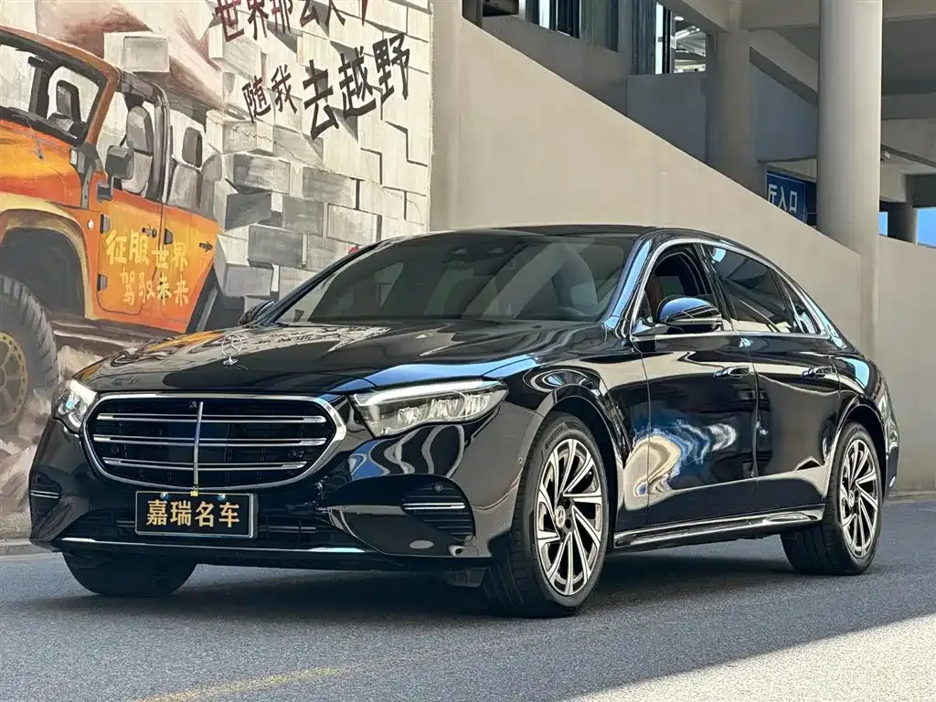 Mercedes-Benz E-Class — фото 1