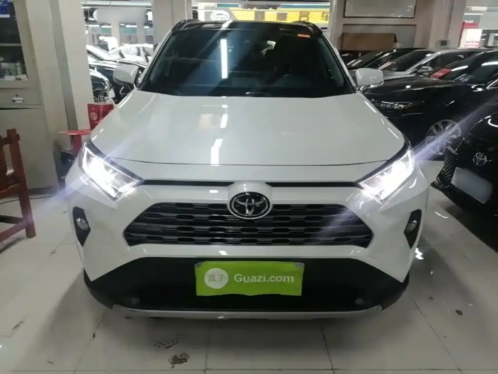 Toyota RAV4 — фото 5