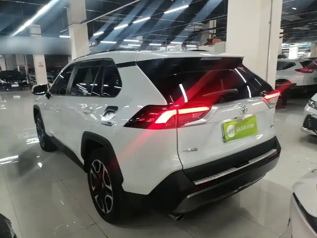 Toyota RAV4 — фото 6