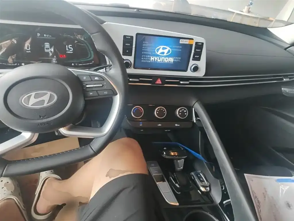 Hyundai Elantra — фото 10