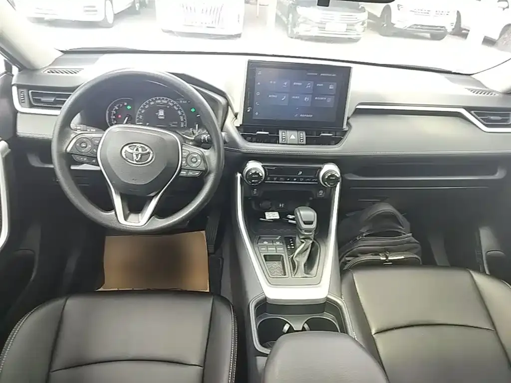 Toyota RAV4 — фото 5