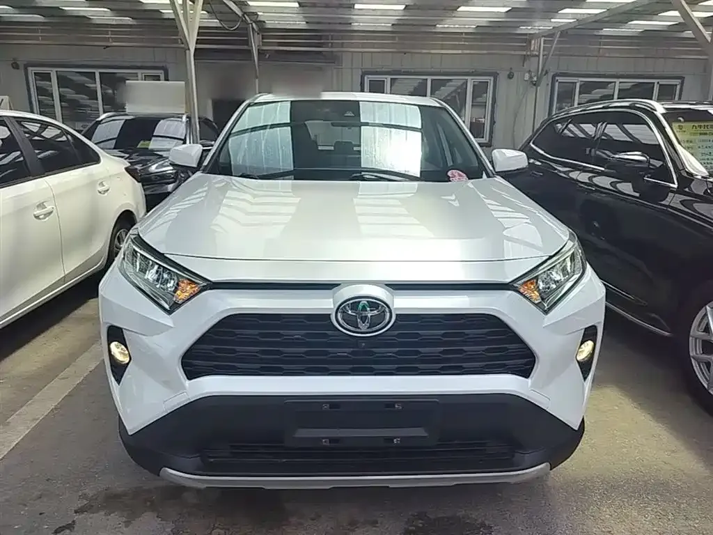 Toyota RAV4 — фото 7