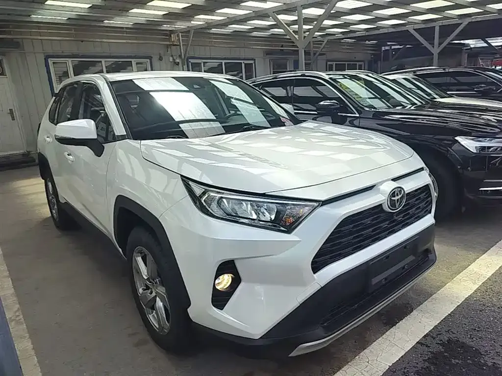 Toyota RAV4 — фото 4