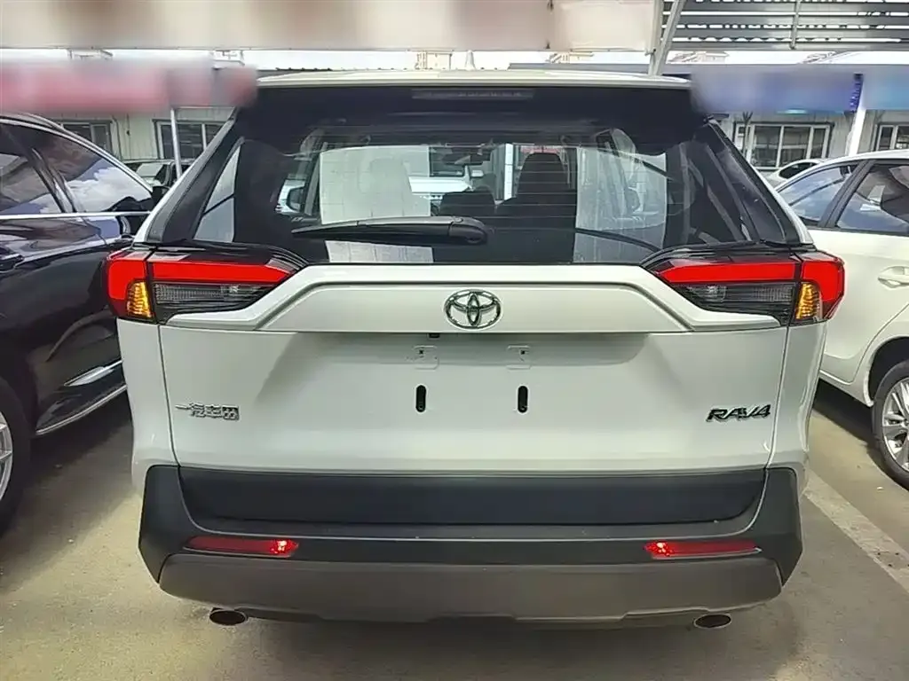 Toyota RAV4 — фото 6
