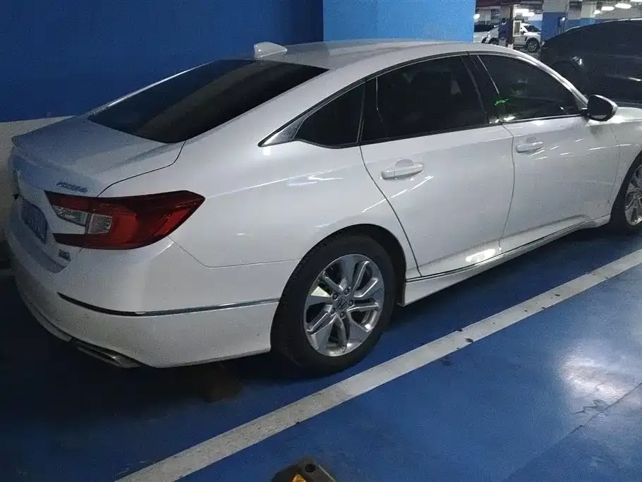 Honda Accord — фото 9