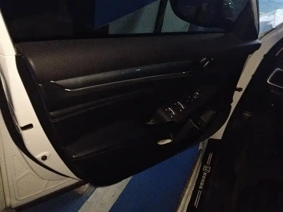 Honda Accord — фото 10