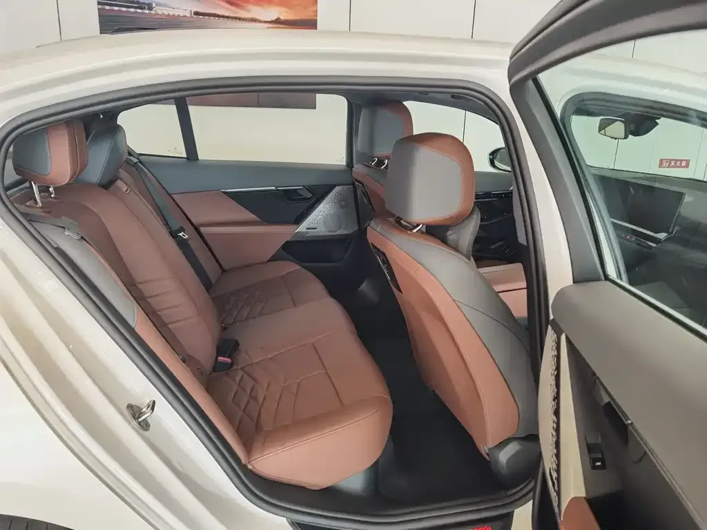 BMW i5 2025 из CN, фото 2