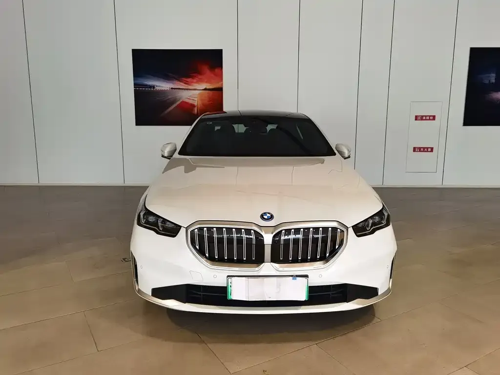 BMW i5 2025 из CN, фото 4
