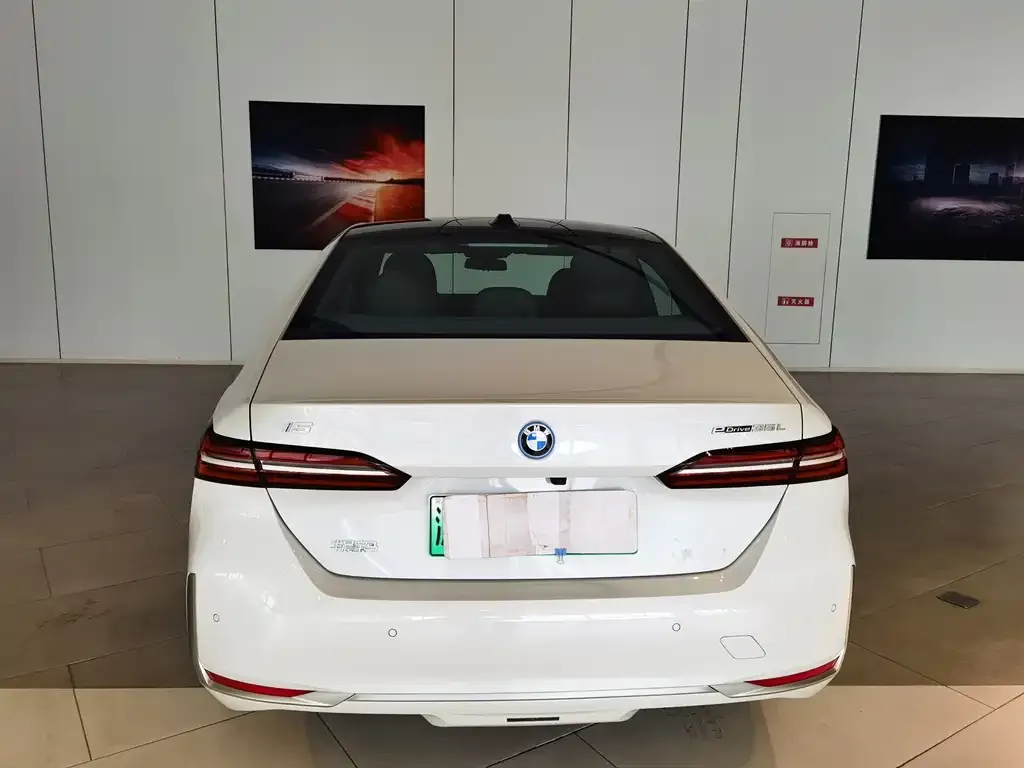 BMW i5 2025 из CN, фото 3