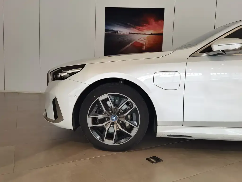 BMW i5 2025 из CN, фото 9