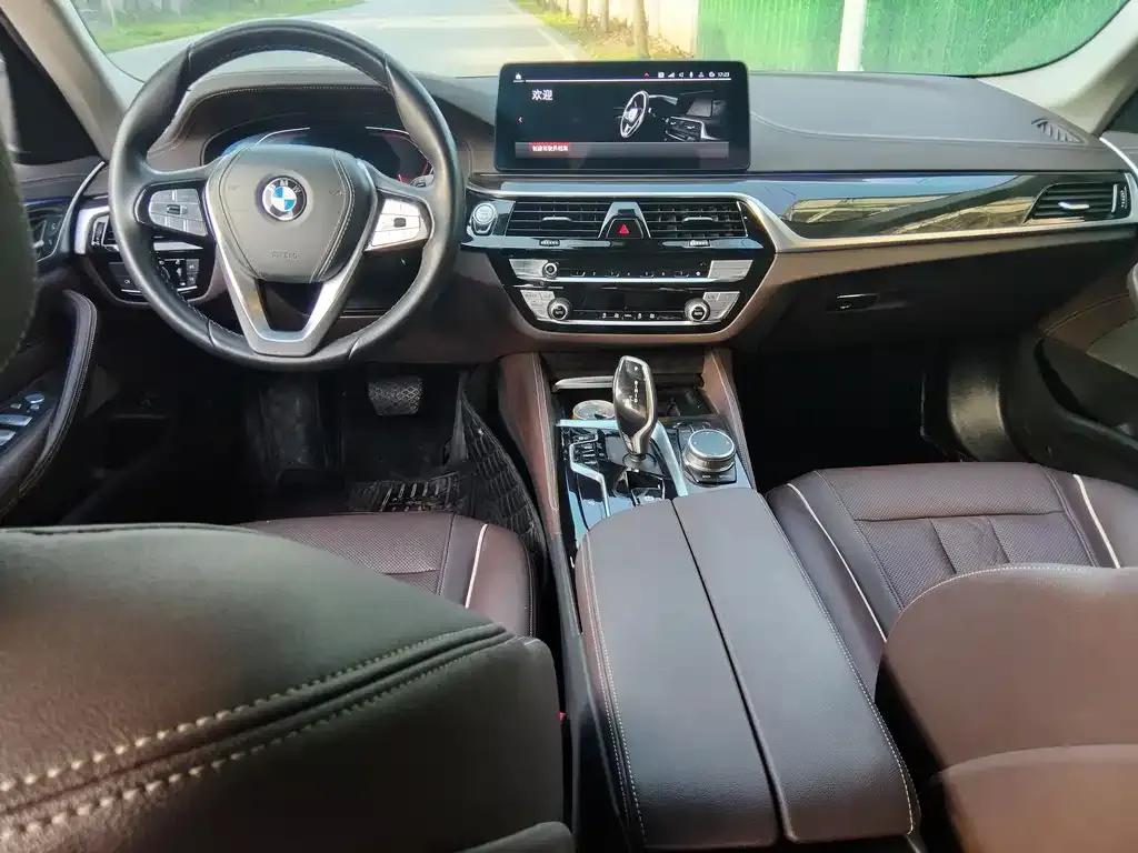 BMW 5 Series — фото 8