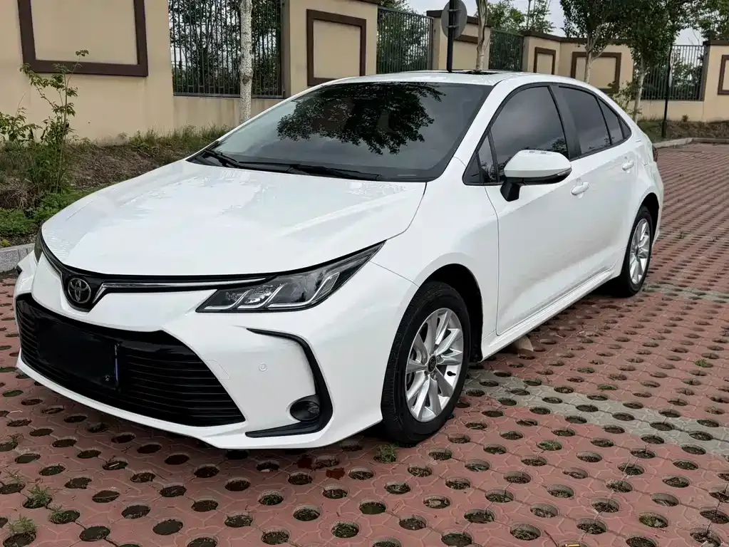 Toyota Corolla — фото 1